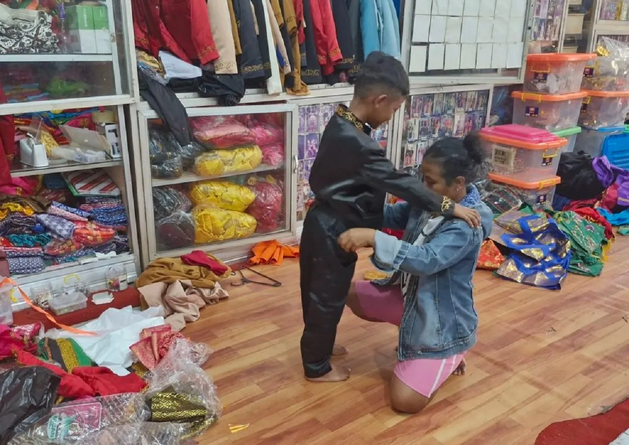Momen Perayaan Hari Kartini, Pesanan Sewa Baju Adat di Sidoarjo Laris Manis