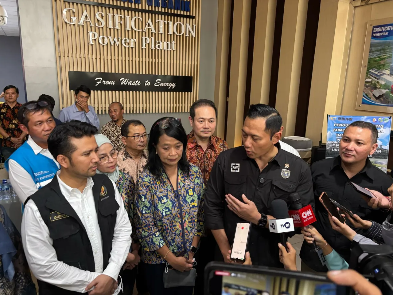 Baca juga : Segera Lapor ke Prabowo, Menko AHY dan Emil Dardak Datangi TPA Benowo
