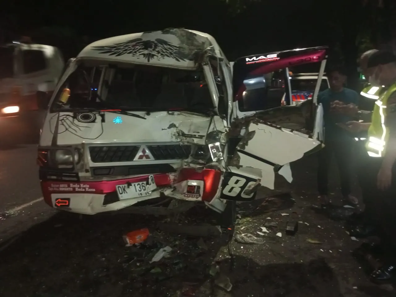 Kecelakaan Travel Jaya Makmur di Bangil, Diduga Sopir Mengantuk