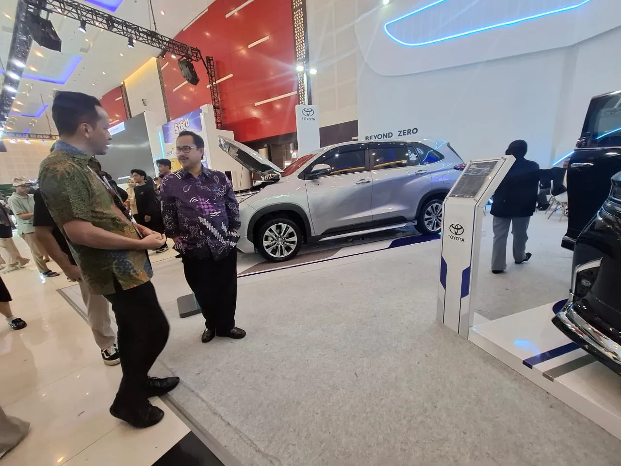 Kunjungi IIMS 2025, Sekda Surabaya Apresiasi Mobil Ramah UMKM