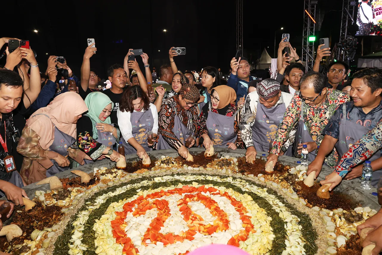Yona: Festival Rujak Uleg Simbol Kuat Identitas dan Budaya Surabaya