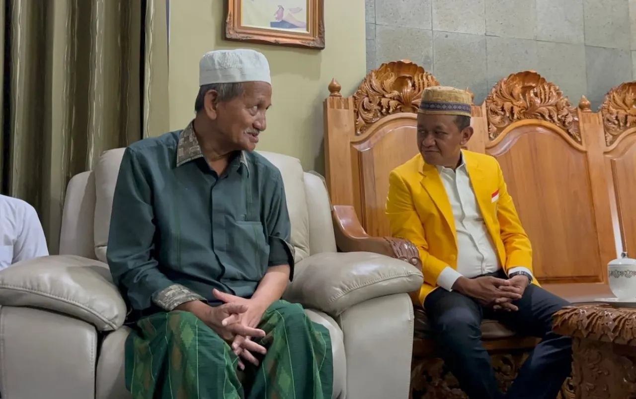 Bahlil Disambut Doa Gus Ali di Ponpes Bumi Sholawat Sidoarjo