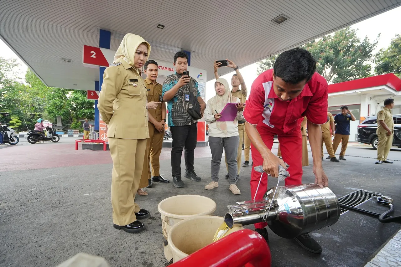 Sidak SPBU dan Toko Emas, Walikota Mojokerto Cek Takaran BBM dan Timbangan