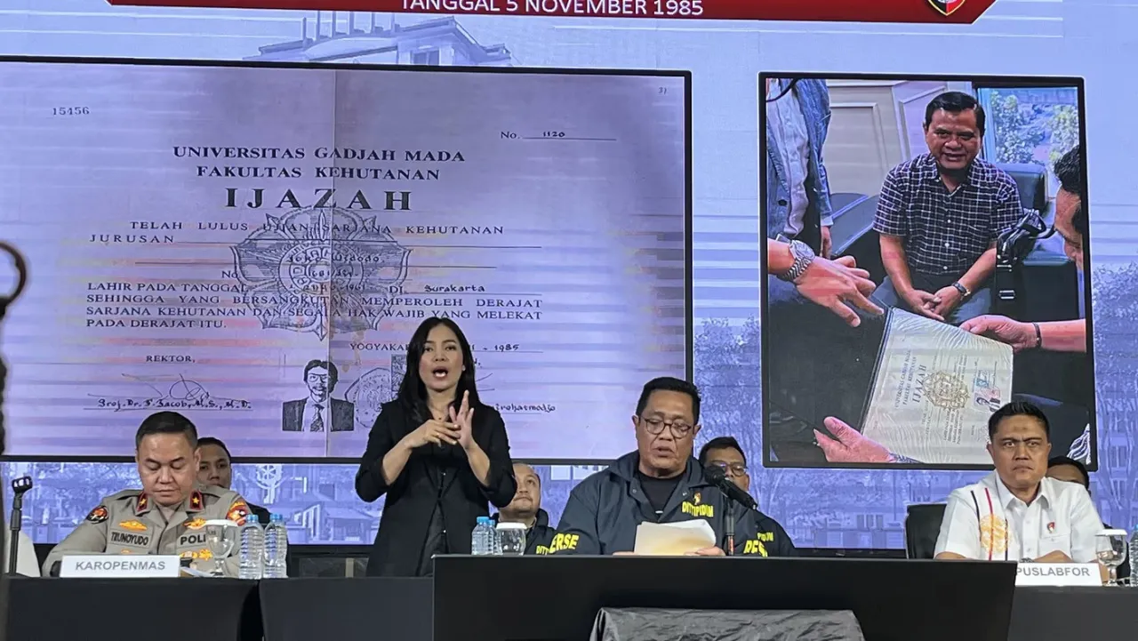 Foto Wisuda Jokowi, Diserahkan ke Bareskrim