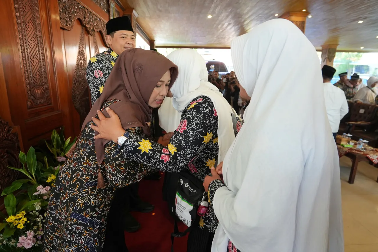Terbagi Menjadi Dua Kloter, Wali Kota Minta CJH Kota Mojokerto Tetap Legowo dan Khusyuk