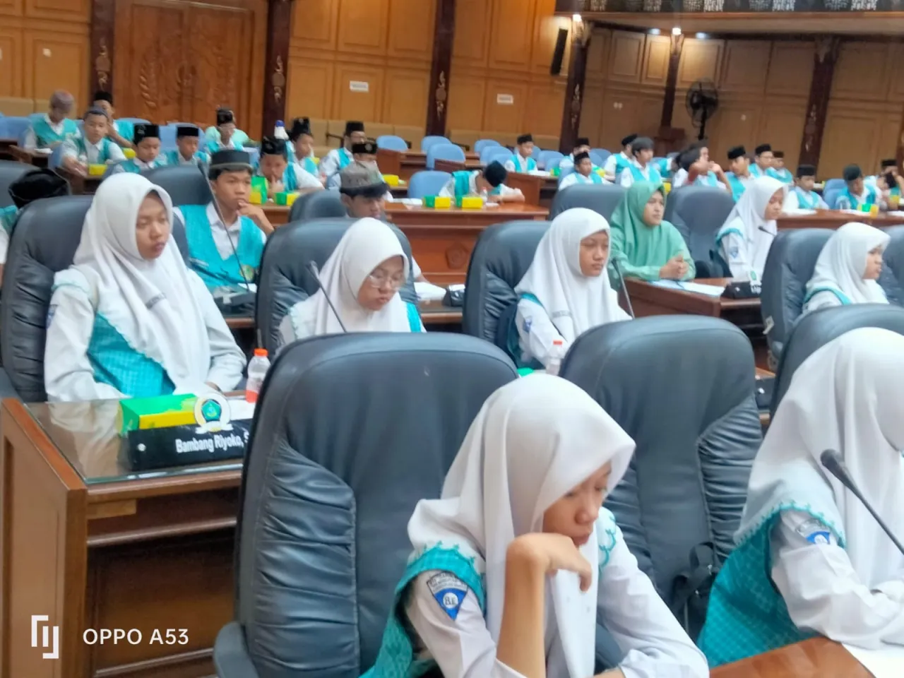 Belajar Demokrasi, Siswa-siswi MTs Darul Ulum Kureksari Kunjungi DPRD Sidoarjo