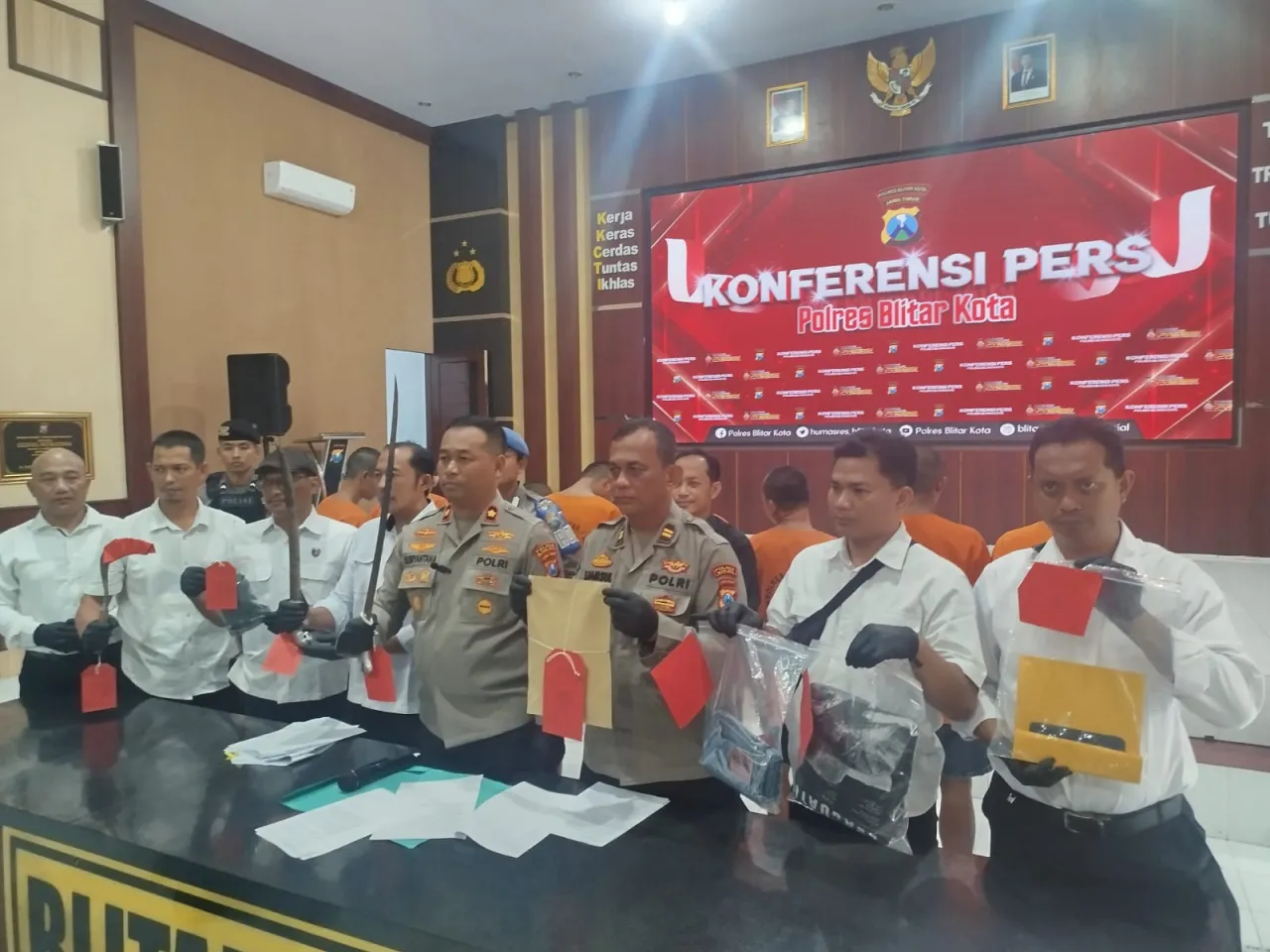 Polres Blitar Kota Ungkap 12 Kasus dengan 12 Orang Tersangka