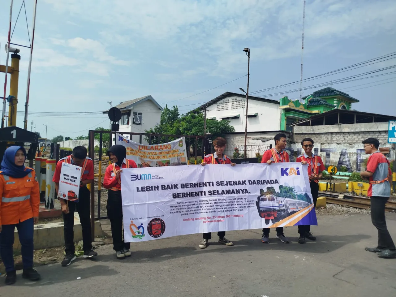 Sosialisasikan Keselamatan di Perlintasan Sebidang
