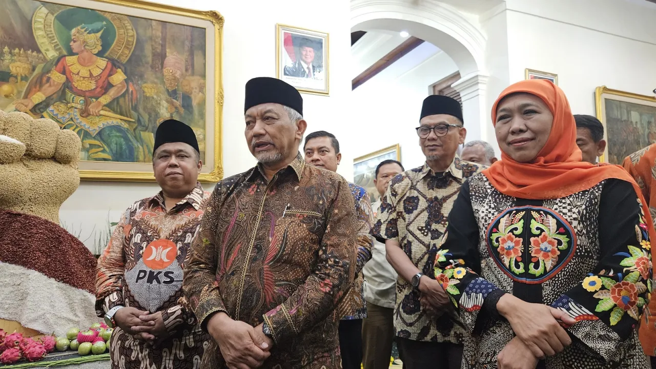 Silaturahmi dengan Gubernur Jatim, Presiden PKS Ahmad Syaikhu Apresiasi Penurunan Kemiskinan Ekstrem