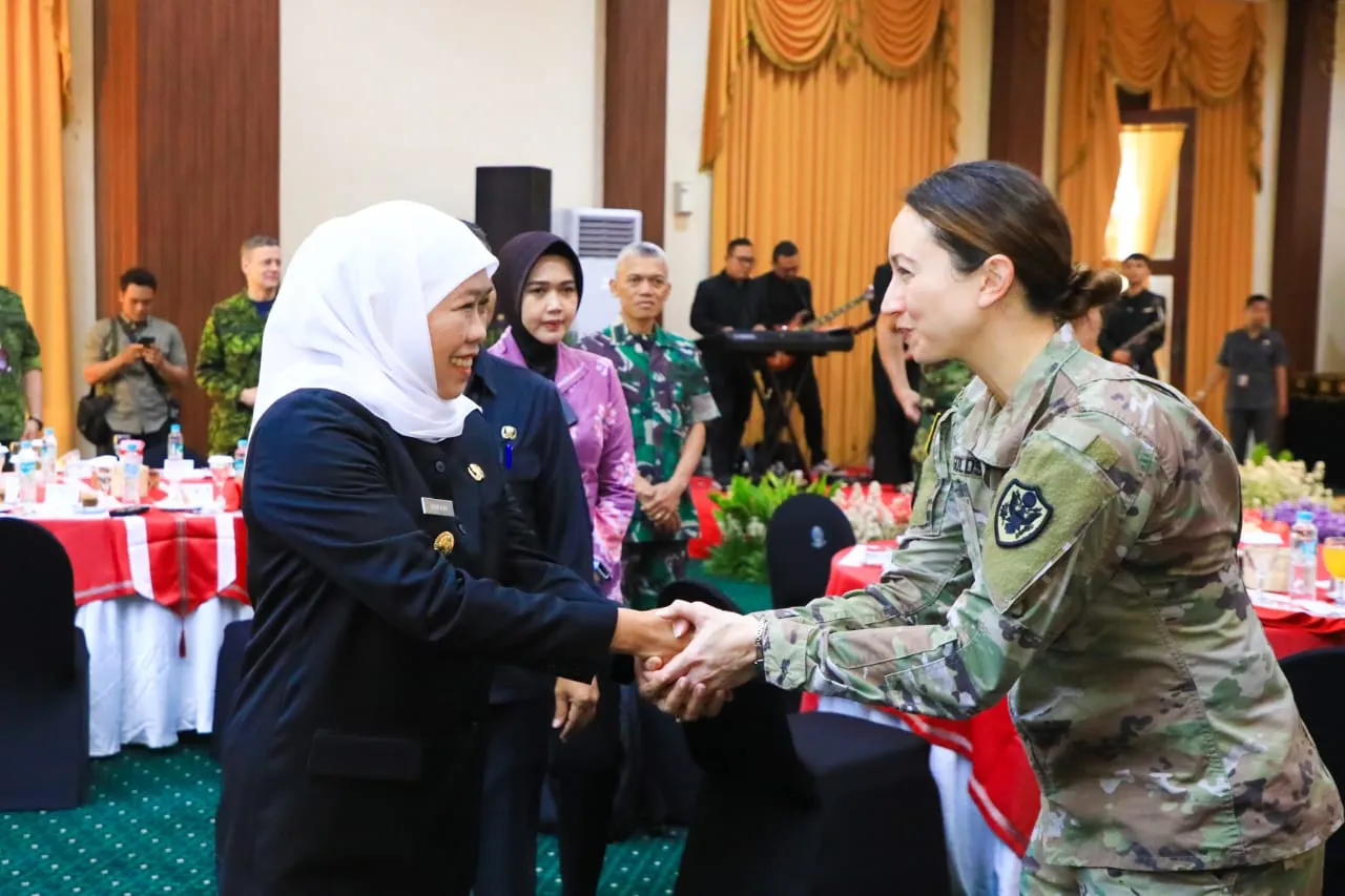 Gubernur Khofifah Terima Atase Pertahanan dari 17 Negara, Kenalkan Jatim sebagai Center of Gravity