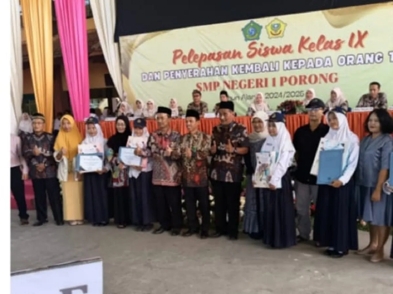 Pelepasan dan Penyerahan Siswa SMP Negeri 1 Porong Penuh Khidmat