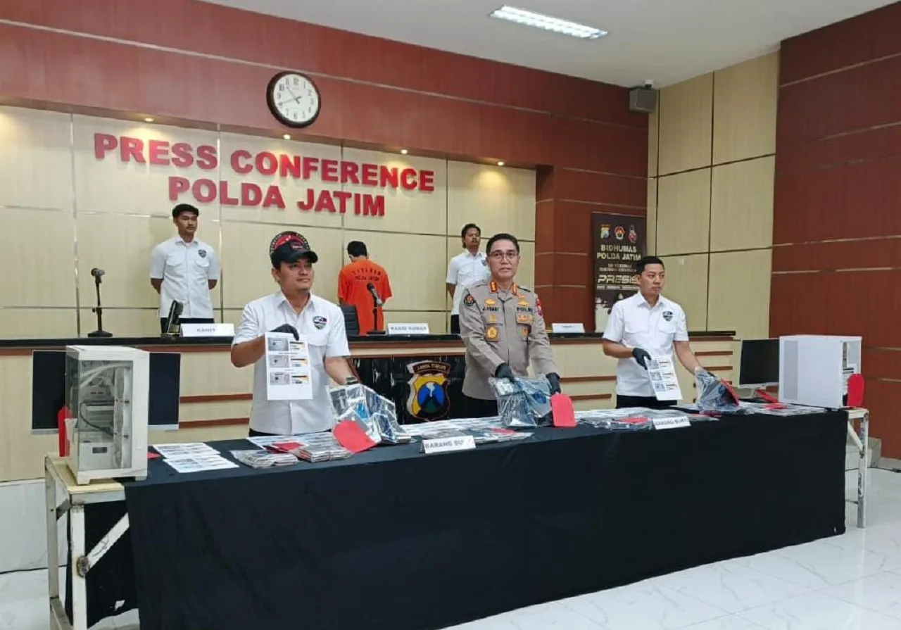 Ditreskrimsiber Polda Jatim Bekuk Warga Nganjuk Pembuat 130 Toko Online Pakai Identitas Orang Lain