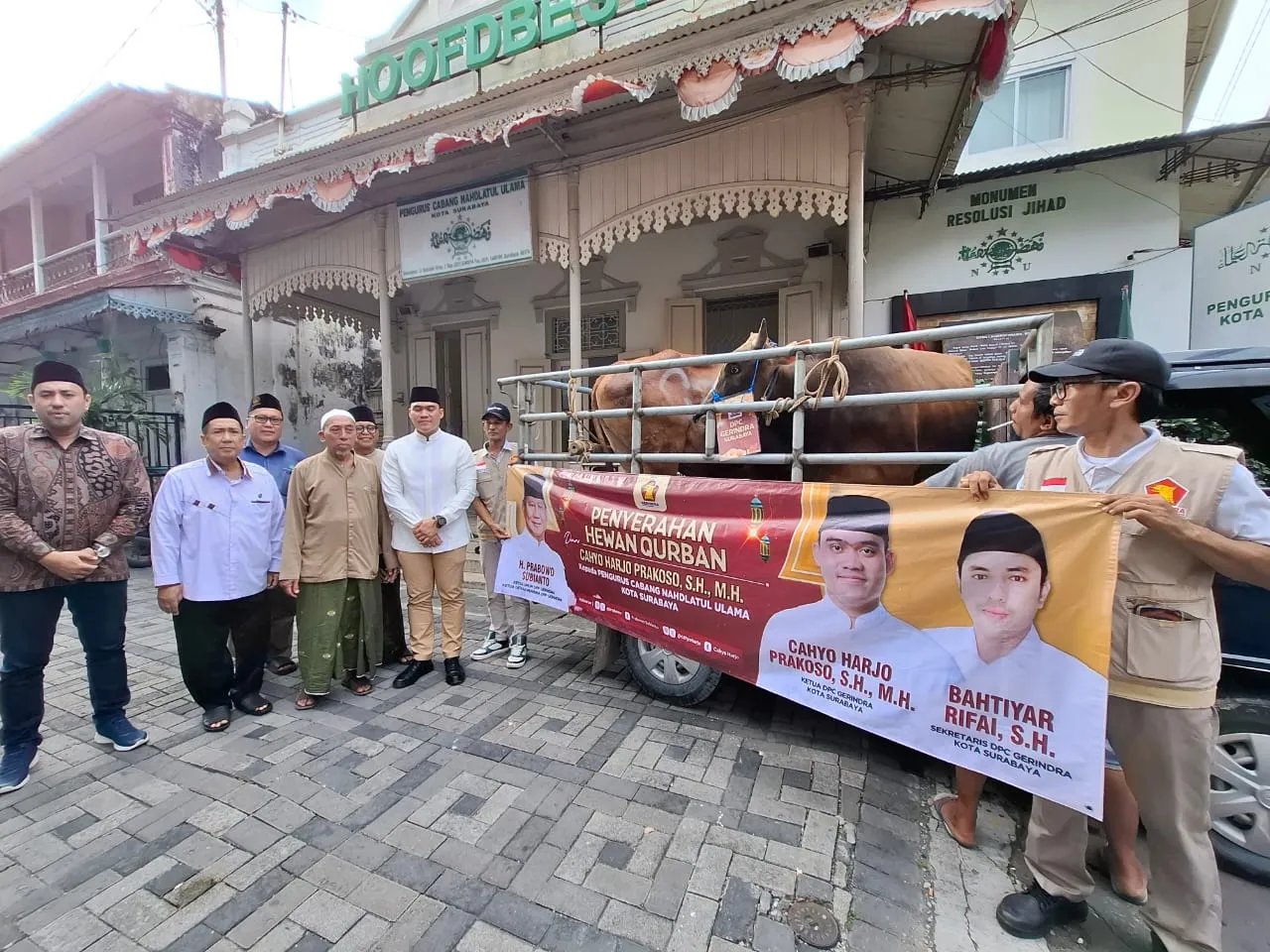 Jelang Idul Adha, Gerindra Surabaya Serahkan Sapi Kurban ke PCNU