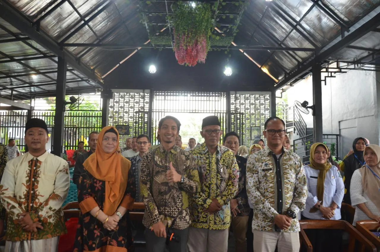 Tekan Kasus Stunting dan Malnutrisi, DPR RI dan BGN Sosialisasikan Program MBG di Gresik