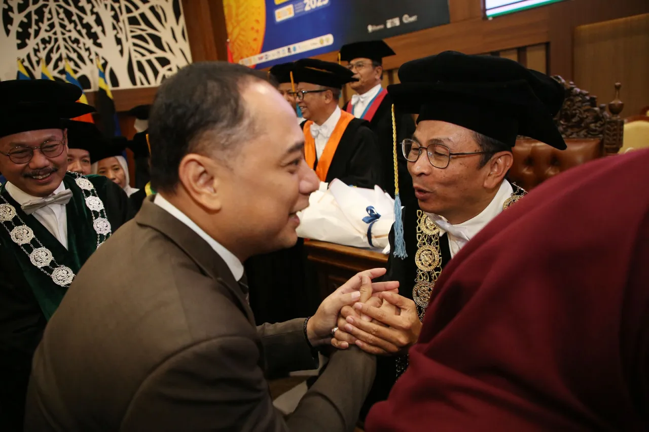 Wali Kota Eri Cahyadi Hadiri Pelantikan Rektor Unair: Perkuat Komitmen Kolaborasi untuk Surabaya