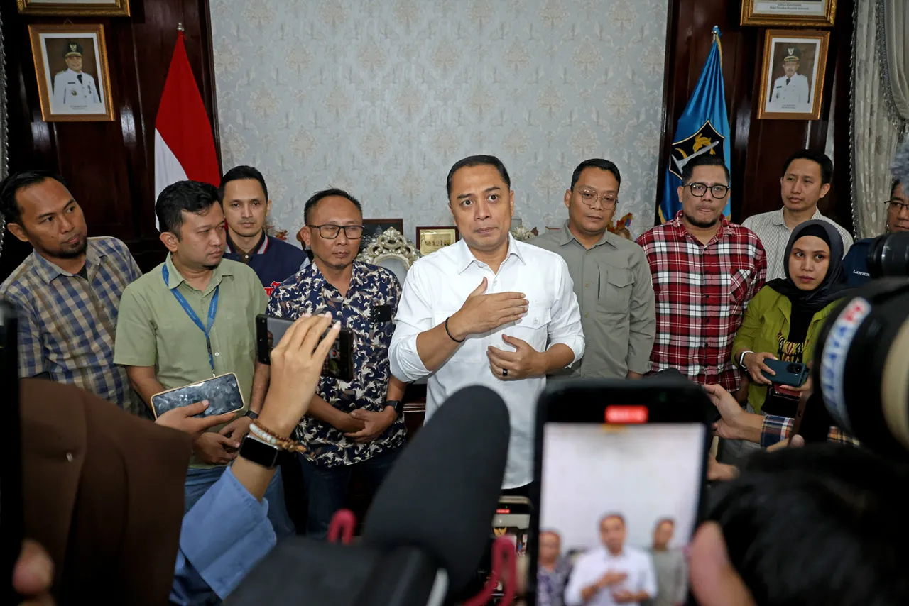 Parkir Toko Modern di Surabaya Gratis, Wali Kota Tegaskan Pengusaha Komitmen Sediakan Jukir Resmi