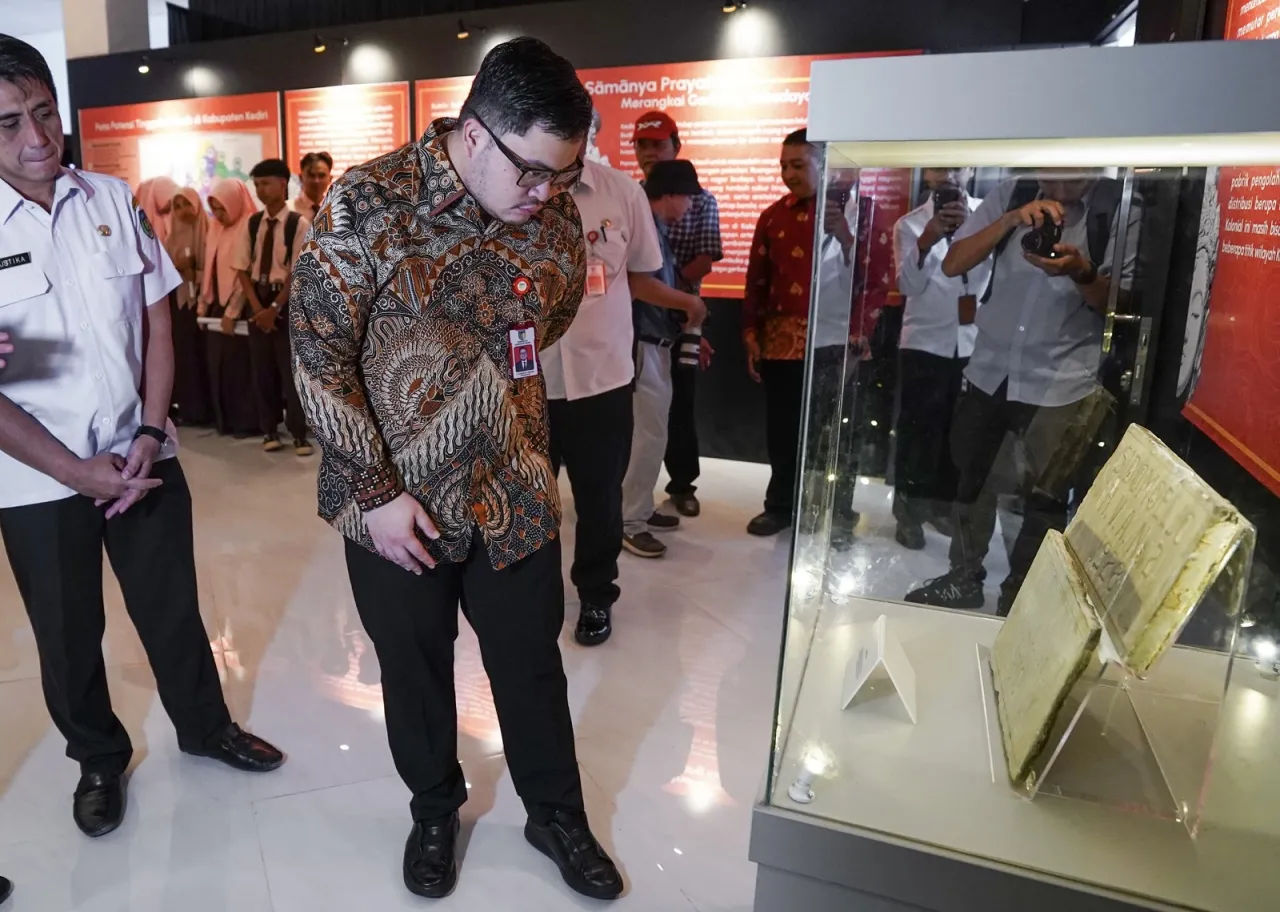 Kunjungi Museum Daerah, Mas Dhito Ingin Pulangkan Prasasti Harinjing Asli