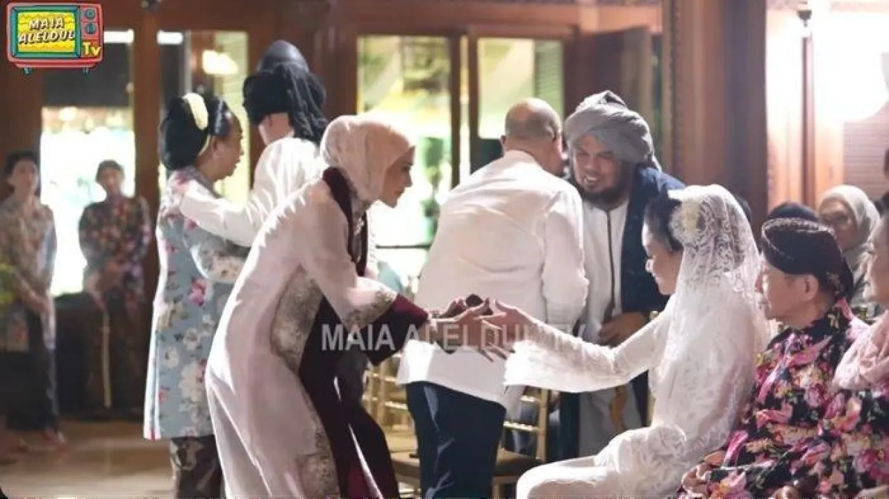 Baca juga : Maia Estianty dan Mulan Jameela, Salaman
