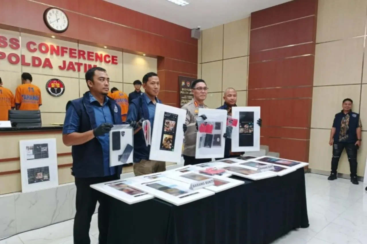 Polda Jatim Tangkap Admin dan Anggota Grup Medsos Gay