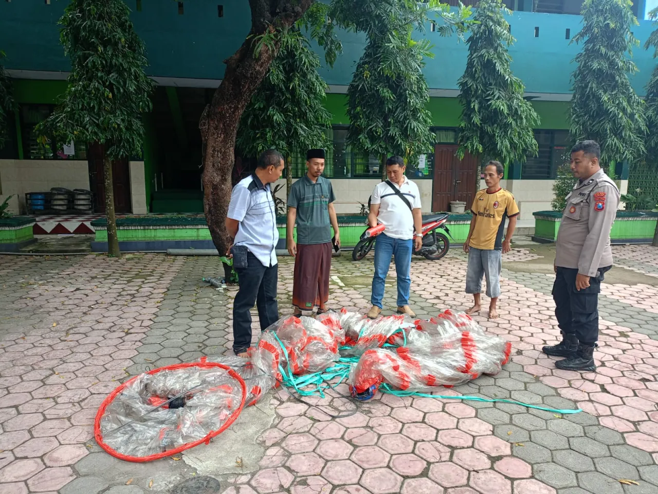 Balon Udara di Atap MAN, Ditemukan Sebuah Petasan