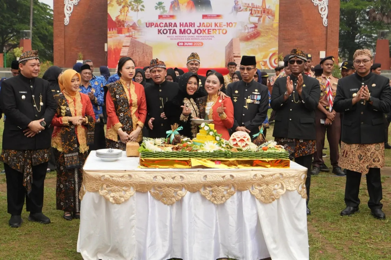 Warisi Semangat Majapahit untuk Maju, Berdaya saing, Berkarakter, Sejahtera dan Berkelanjutan