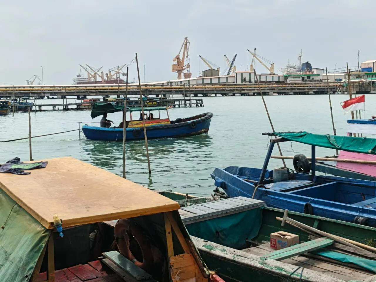 Ruang Mencari Ikan Semakin Sempit, Nelayan Kroman Beralih Menjadi Penambang ABK