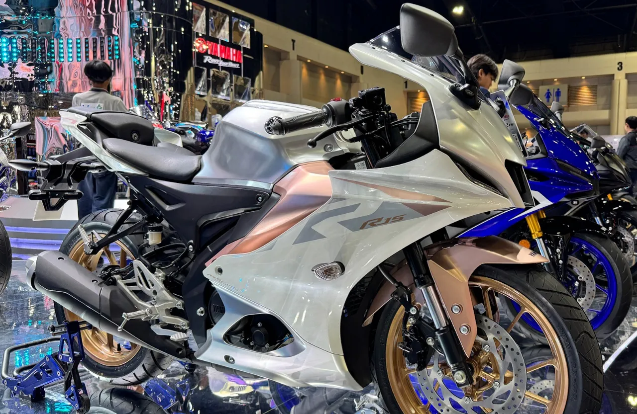 Dapat Sentuhan Warna Spesial, Yamaha R15 2025 Tampil Lebih Sporty