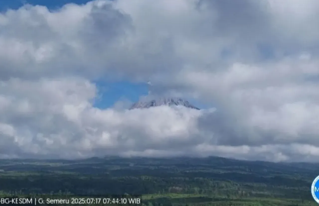 Erupsi Dua Kali, Letusan Gunung Semeru Capai 1.000 Meter