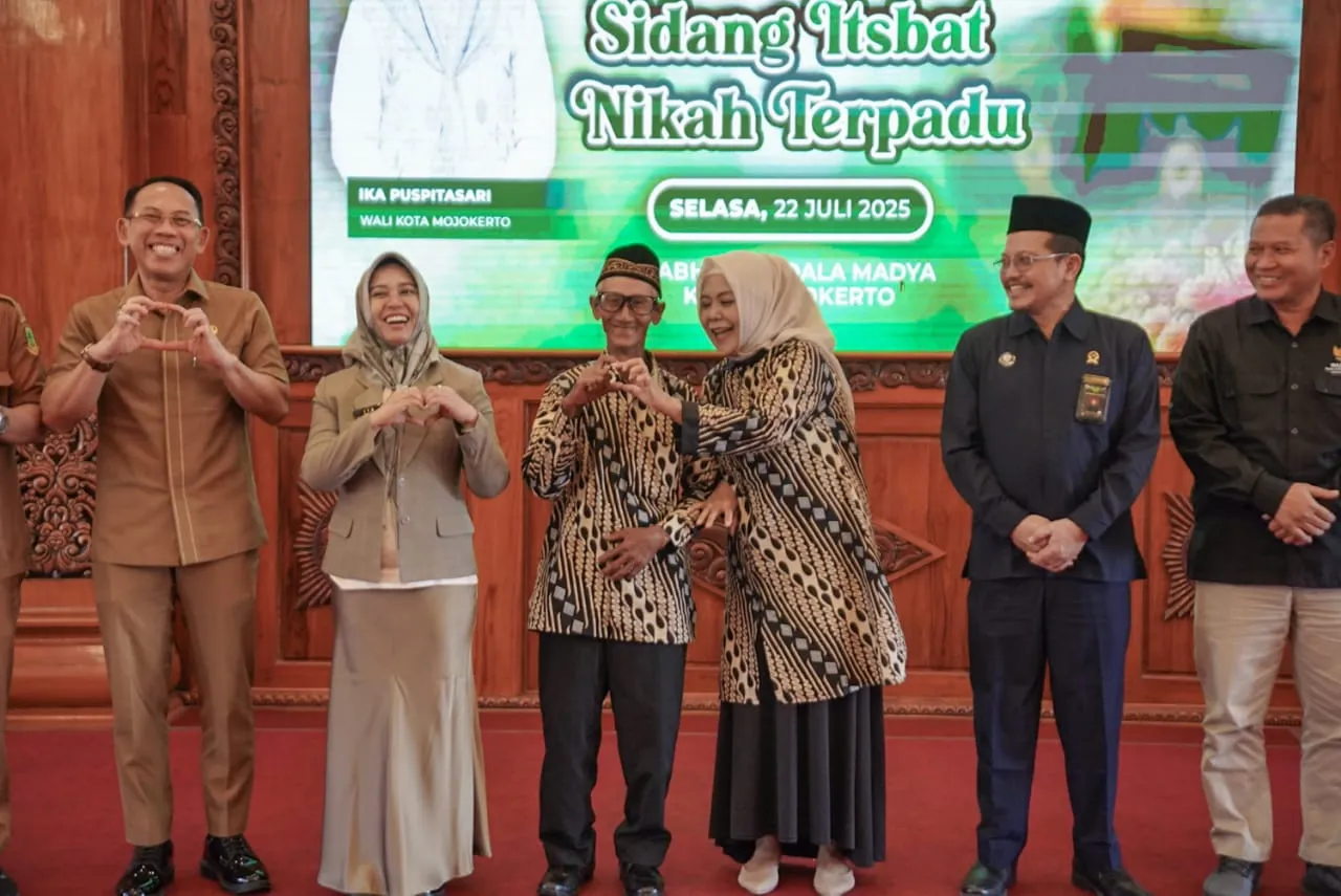 Walikota Ning Ita Bantu Sahkan Perkawinan 8 Pasangan Nikah Siri