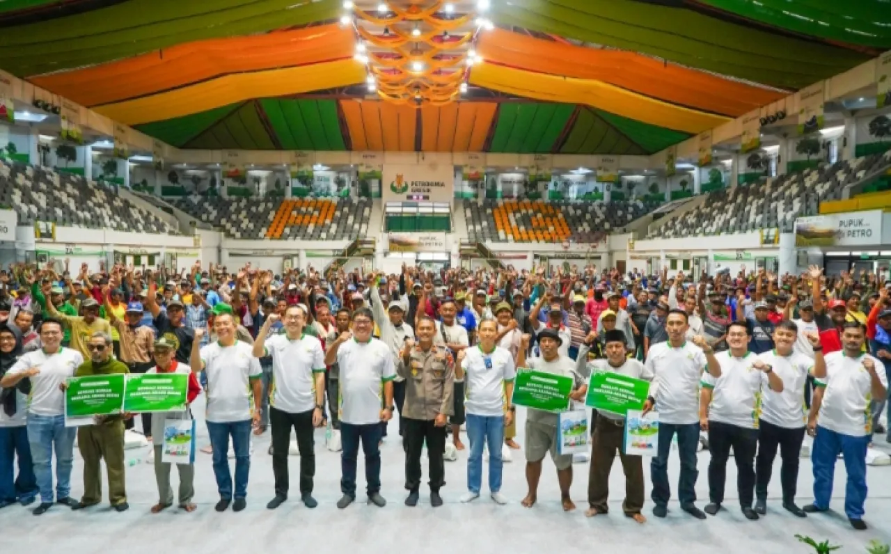 HUT Ke-53, Petrokimia Gresik Peduli dan Berbagi Berkah untuk 530 Abang Becak