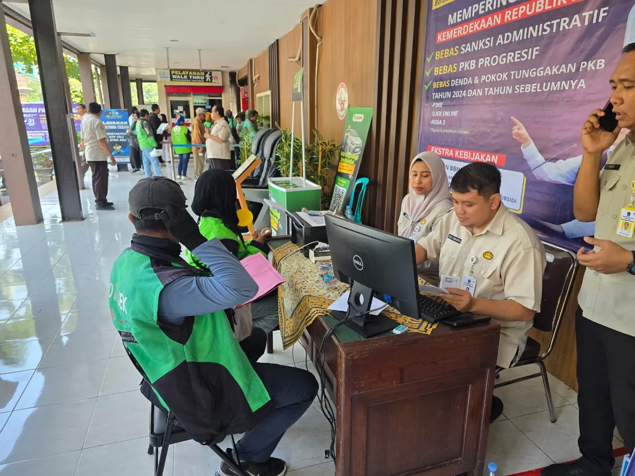 Baca juga : Pemutihan PKB Jatim 2025, Penghapus Peluh Driver Ojol dan Kelompok Tak Mampu