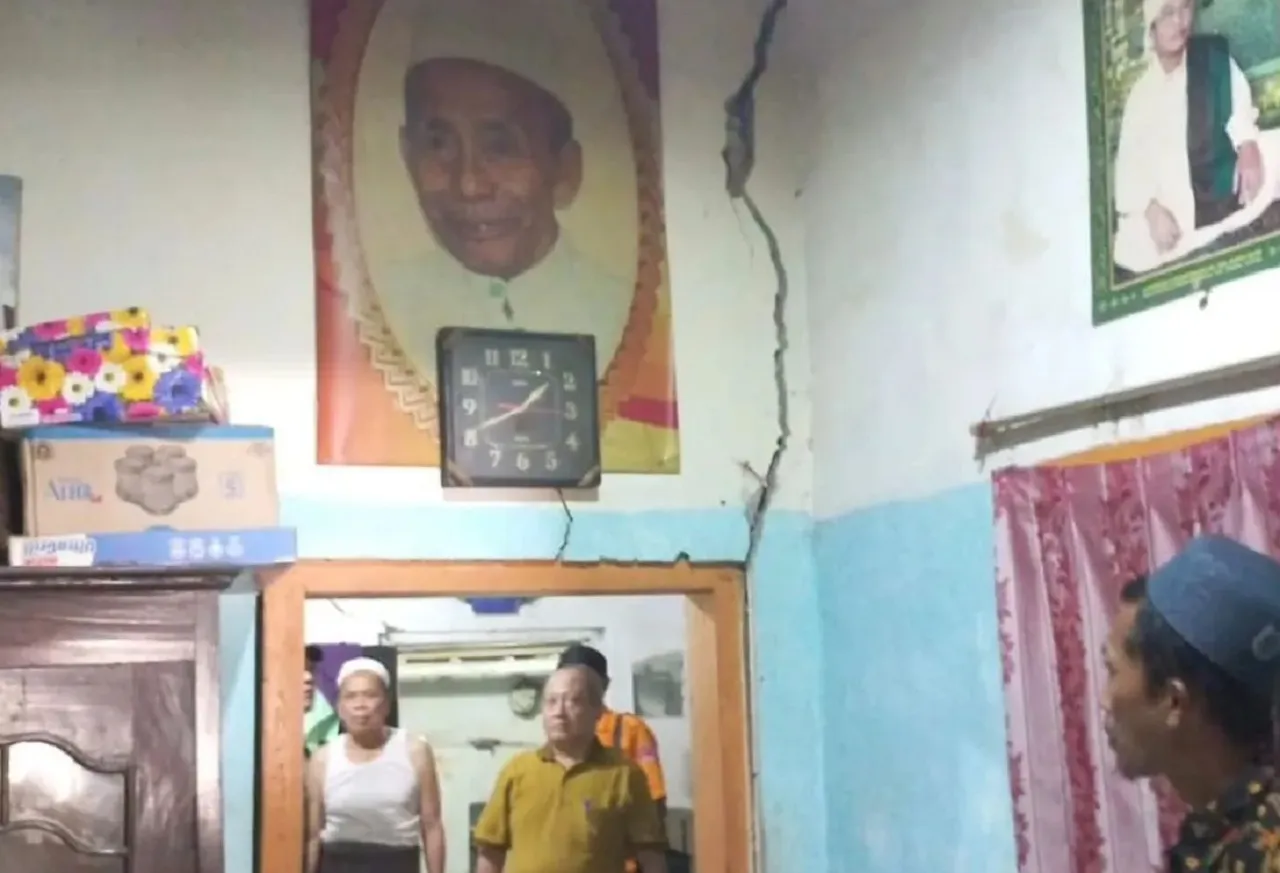 64 Kali Gempa, BPBD Probolinggo Catat Ada 16 Rumah Rusak