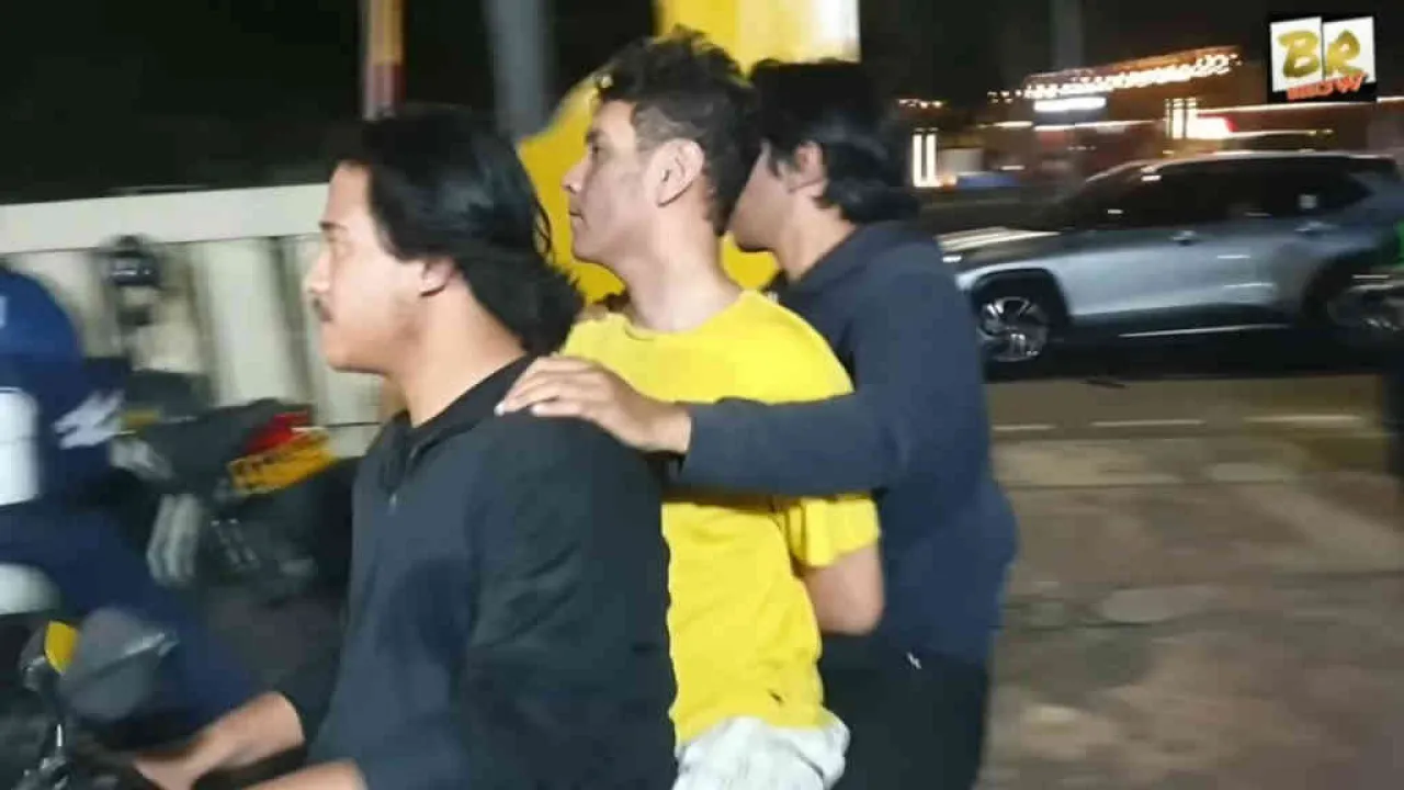 Pesinetron Pria, Peras Pacarnya Sesama Pria