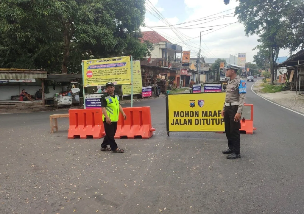 Baca juga : Imbas Jalur Gumitir Ditutup, Warga Banyuwangi Ngeluh Kesulitan BBM