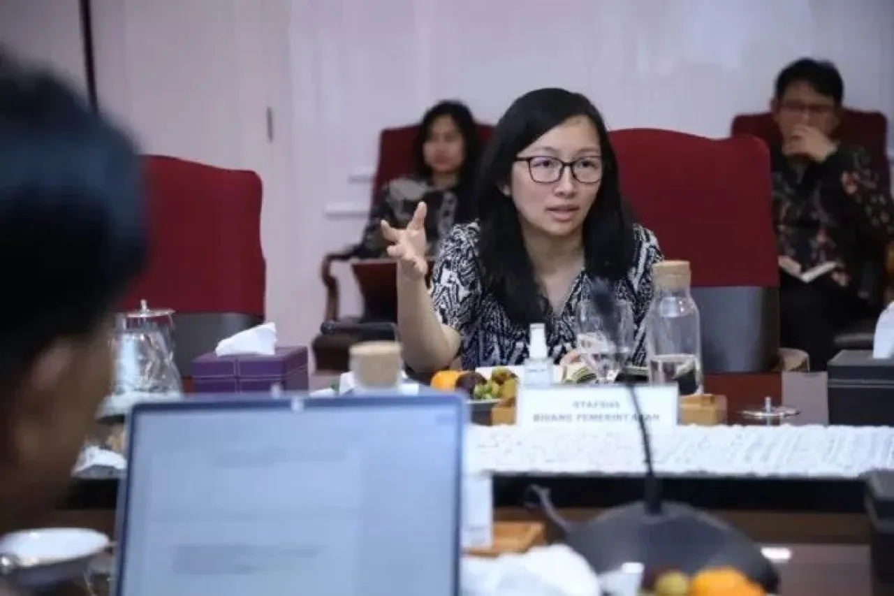 Wanita Alumni Harvard, Jadi Buron Kejagung