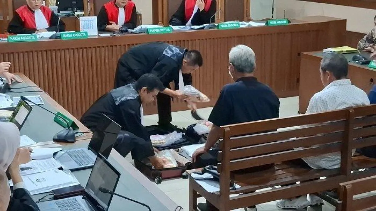Mantan KPN Surabaya Melongo, saat Ketua RT Bersaksi