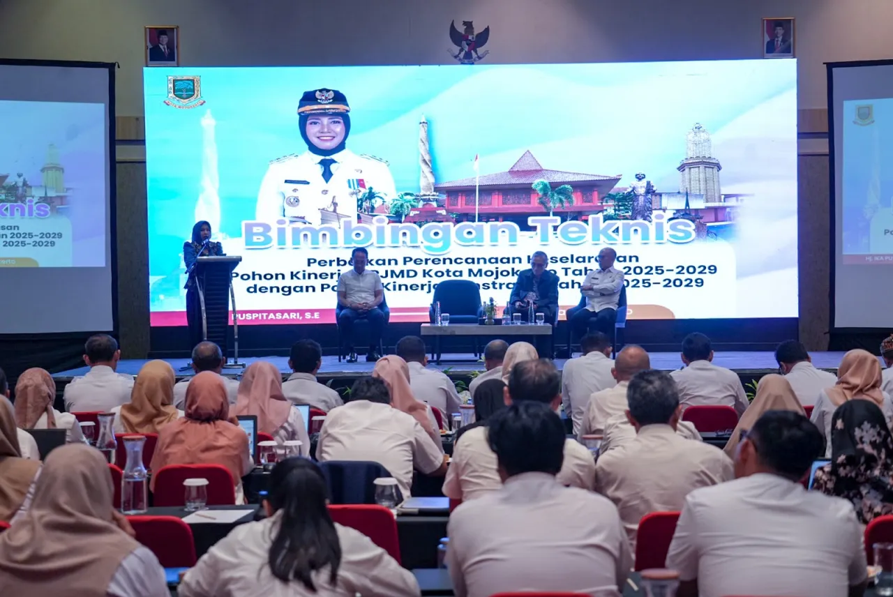 Buka Bimtek Perbaikan Perencanaan, Wali Kota Ning Ita Wajibkan Kepala OPD Melek Renstra dan RPJMD