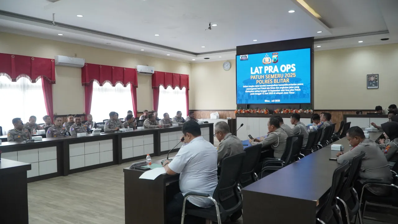 Wujudkan Kamseltibcarlantas yang Aman, Polres Blitar Gelar Latpraops Patuh Semeru 2025