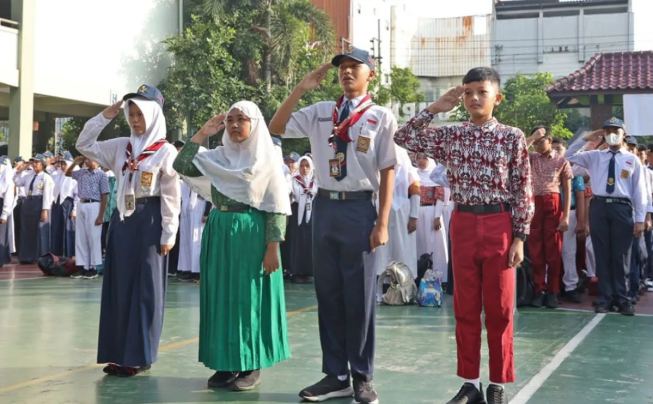 MPLS Hari Pertama di Surabaya Berjalan Lancar, Dispendik Tekankan Larangan Bullying