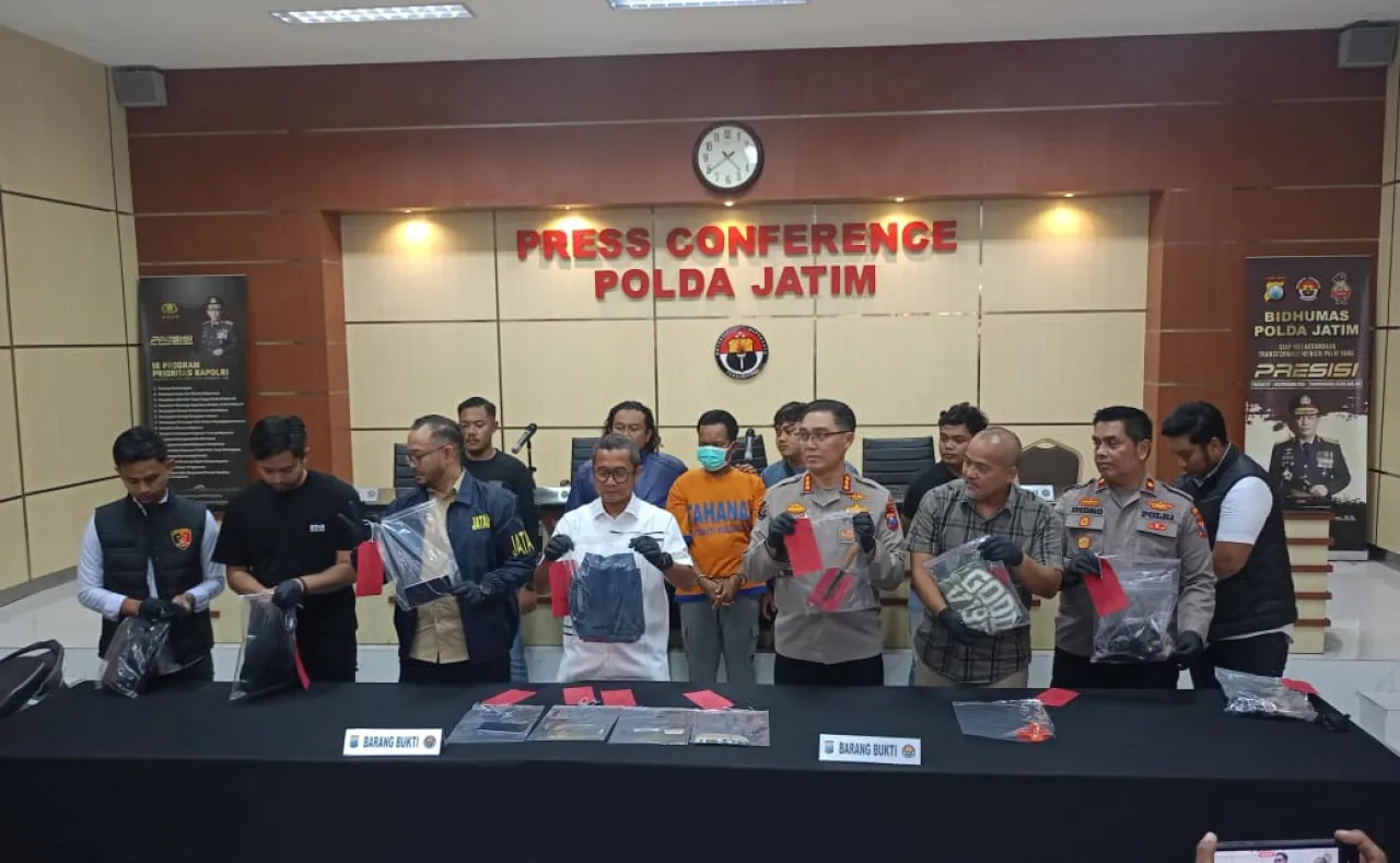 Baca juga : Lantaran Sakit Hati, Keponakan Rela Bunuh Warga Gempol dan Rampas Harta untuk Judi Online