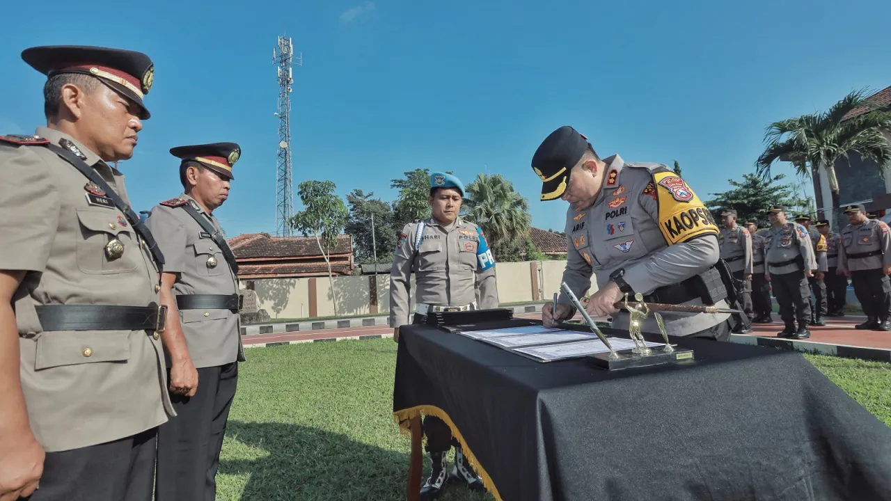 Kapolres Blitar Lakukan Sertijab PJU dan Beberapa Kapolsek