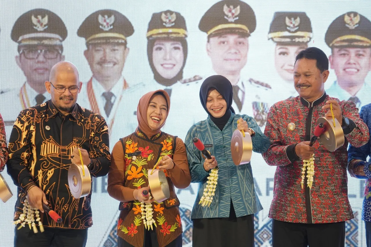 Wali Kota Mojokerto Serahkan Estafet Kepemimpinan kepada Wali Kota Malang