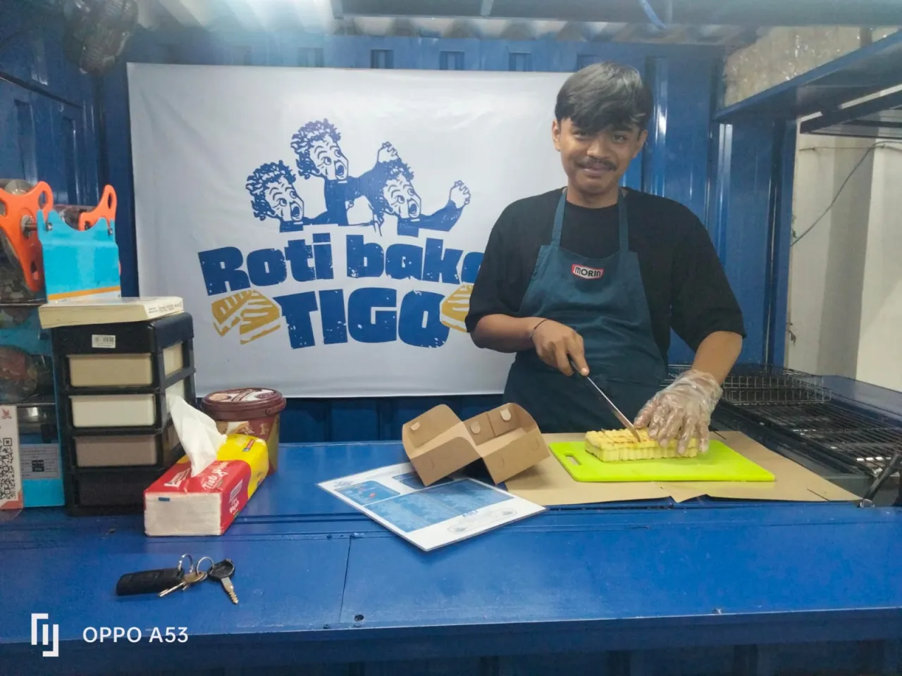 Lezatnya Roti Bakar Tigo di Teras Alfamart Kemiri