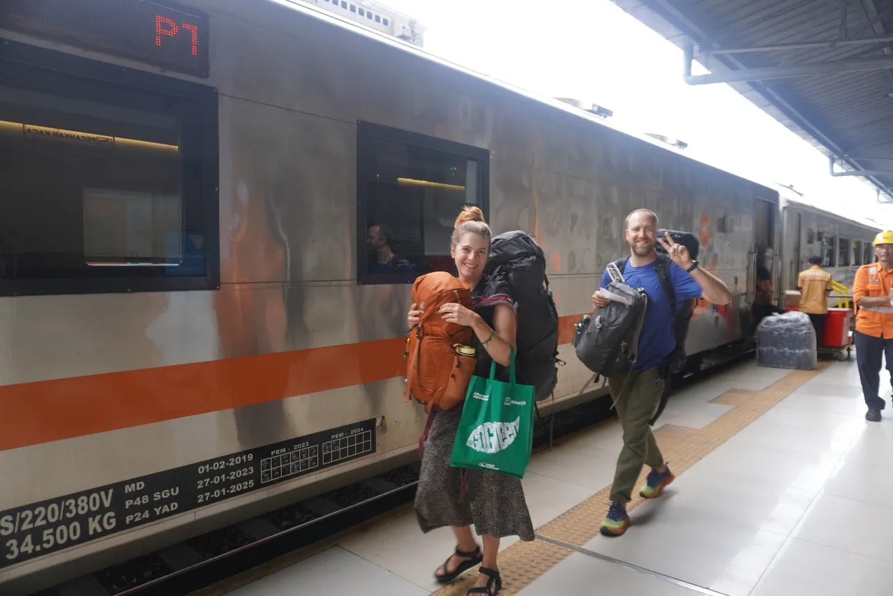 Wisatawan Mancanegara Kian Tertarik Gunakan Kereta Api di Jawa Timur
