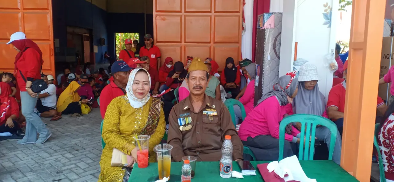 Meriahkan HUT RI ke-80, Warga Desa Sugihwaras Sidoarjo Gelar Jalan Sehat