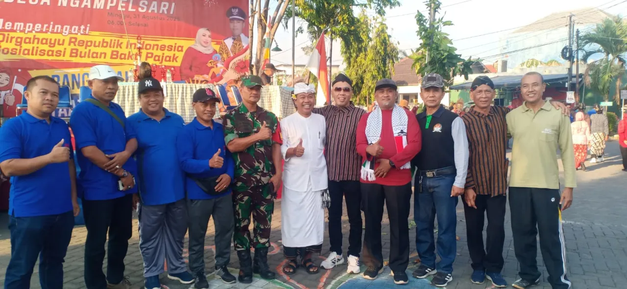 Peringati HUT RI ke-80, Masyarakat Desa Ngampelsari Gelar Jalan Sehat