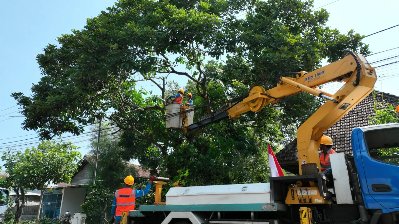 Gelar Pemeliharaan Tanpa Padam, PLN Jaga Keandalan Pasokan Listrik Sambut HUT RI