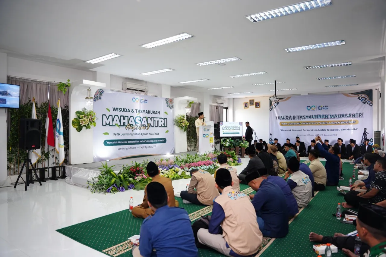 YBM PLN Konsisten Dukung Pendidikan dengan Mewisuda Mahasantri PETIK Jombang