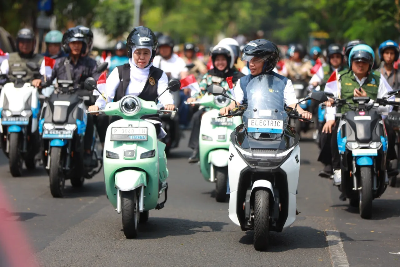 Jelang HUT RI, Pemprov Jatim dan PLN Salurkan Bantuan Untuk Perintis Kemerdekaan