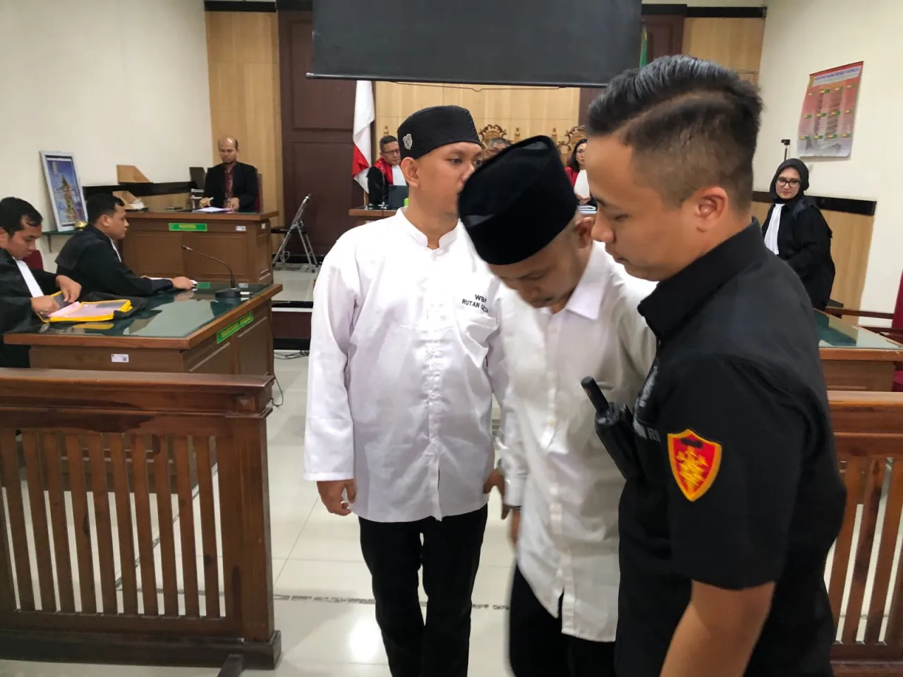 Baca juga : Pegawai BPN Gresik dan PPAT Didakwa Kejaksaan Palsukan Sertifikat Tanah